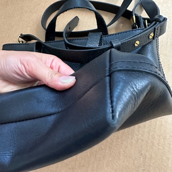 VGUC Madewell black zip-top transport crossbody bag - Picture 8 of 14